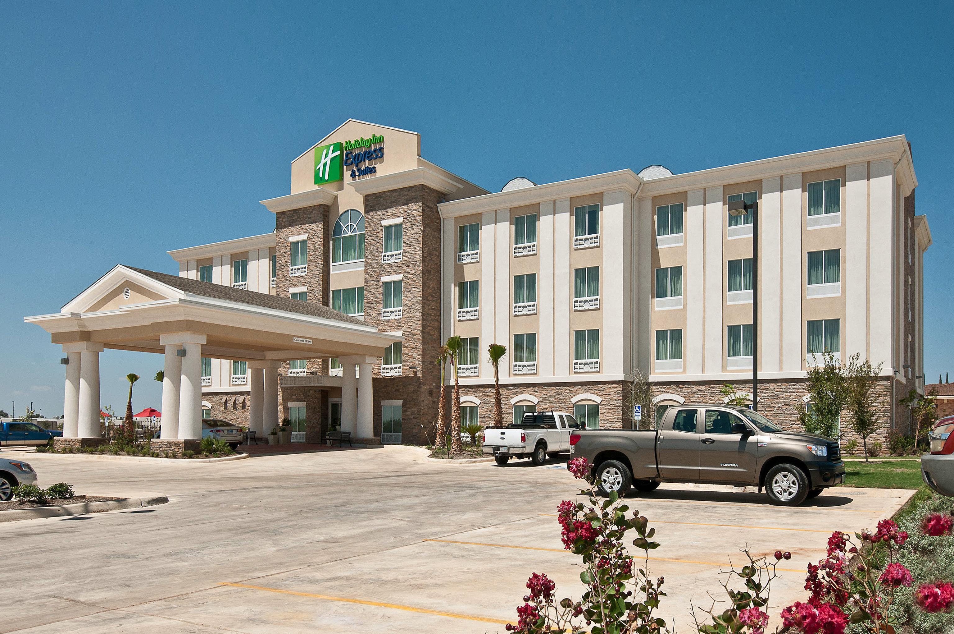 Holiday Inn Express Hotel And Suites Pearsall By Ihg Exterior foto